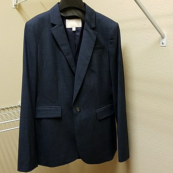 Suit - Picture 2 of 6