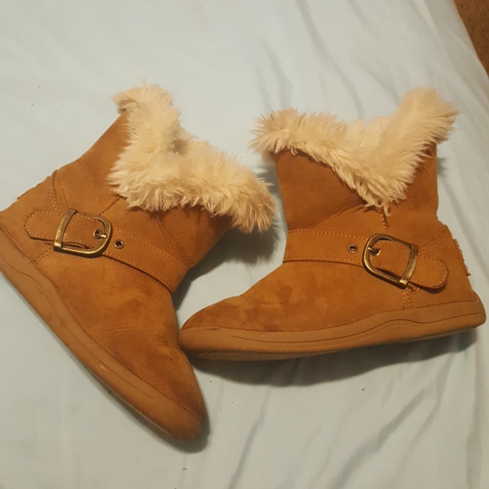 Girls brown winter boots with fur