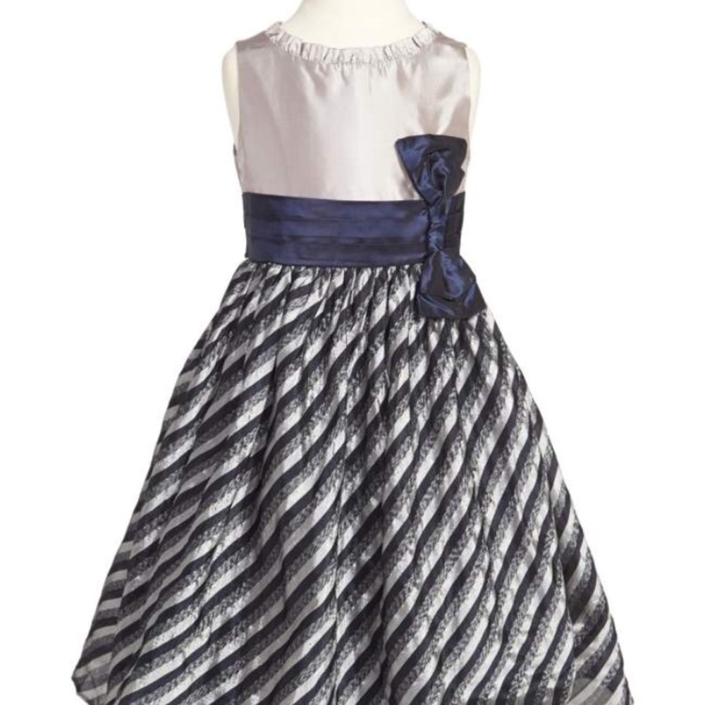 Holiday dressDorissa Sleeveless Party Dress 2t NWT