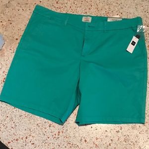 GAP women's teal Green boyfriend short, size 18