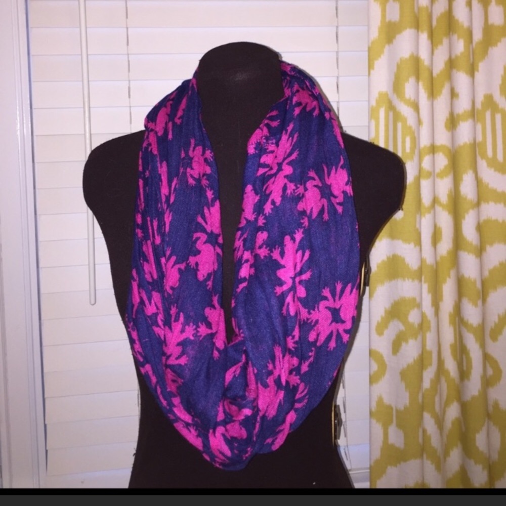 Lily Pulitzer Riley infinity loop frog scarf