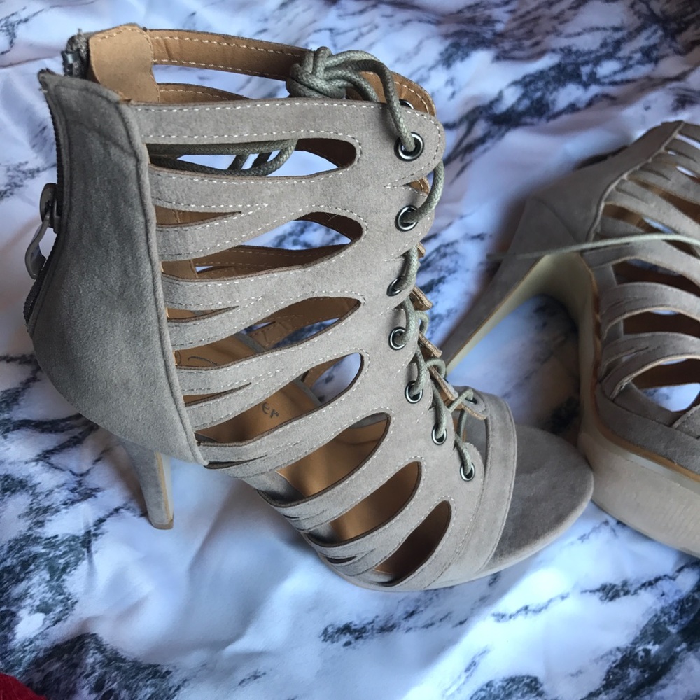 Offers welcome! Lace up Heels - Picture 4 of 5