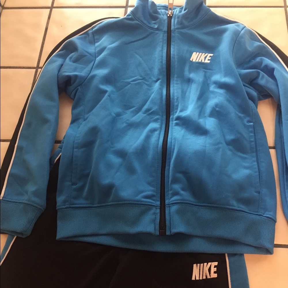 Boys Nike 2 piece track suit size 7