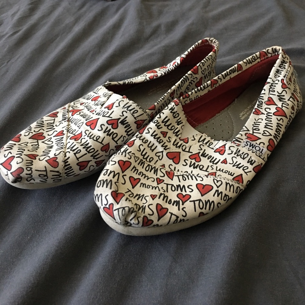 TOMS Mothers Day edition used size 7.5