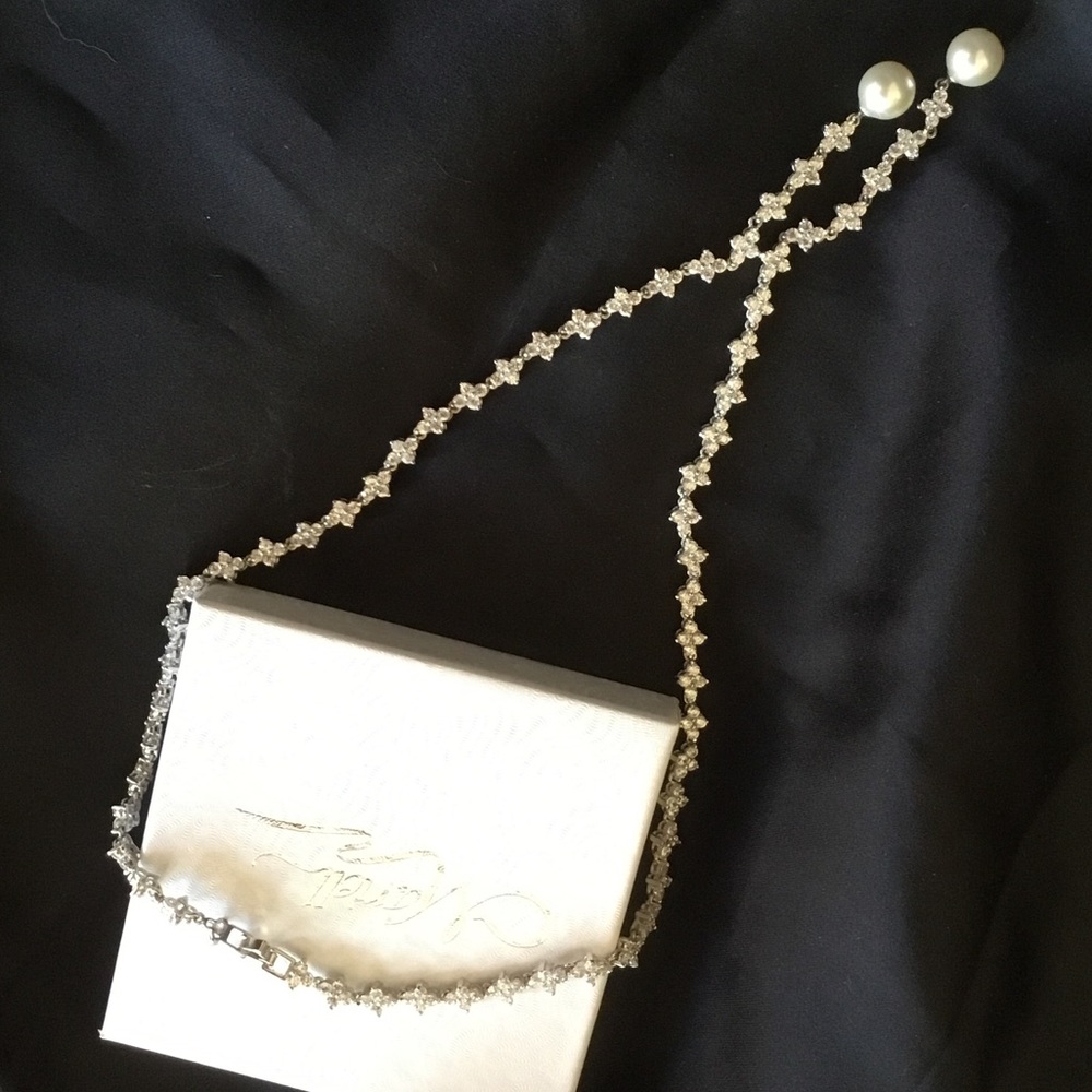 A showstopping bridal necklace with dual pearls - Picture 3 of 3