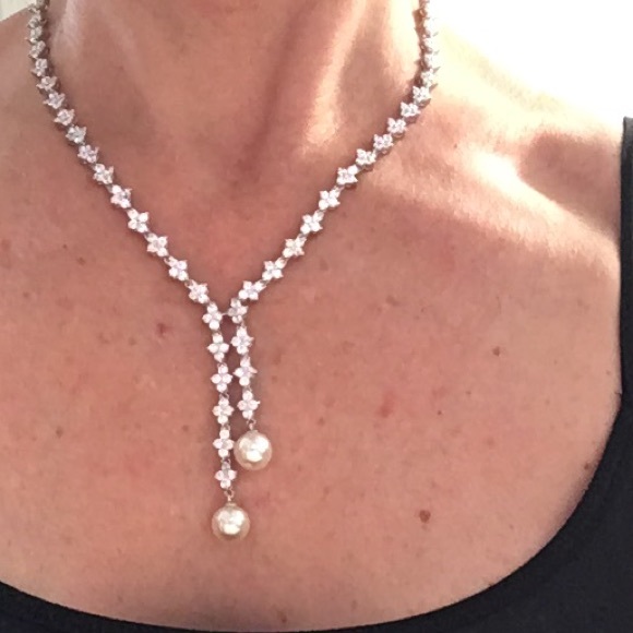 A showstopping bridal necklace with dual pearls - Picture 2 of 3