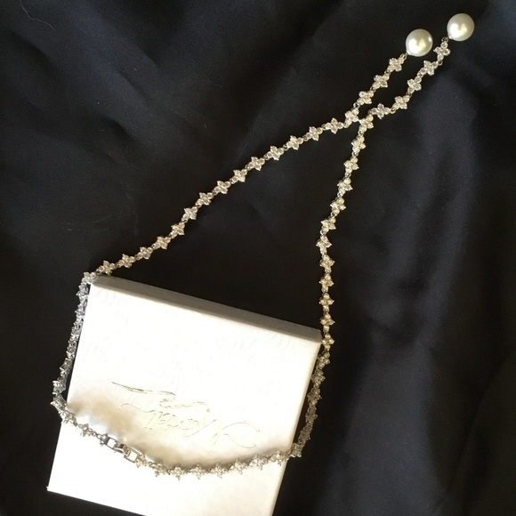 A showstopping bridal necklace with dual pearls - Picture 3 of 3