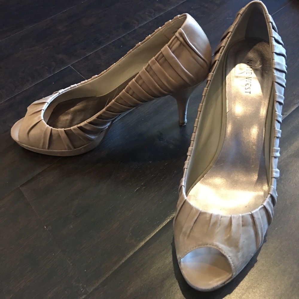 Pleated Comfortable Peep Toe Pumps!