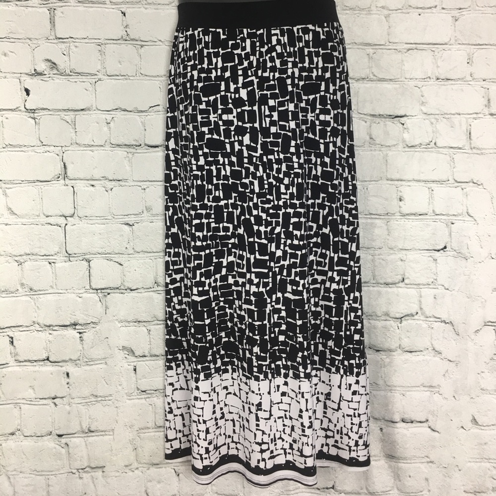 Avenue 18/20 Black/White Modern Print Skirt Career