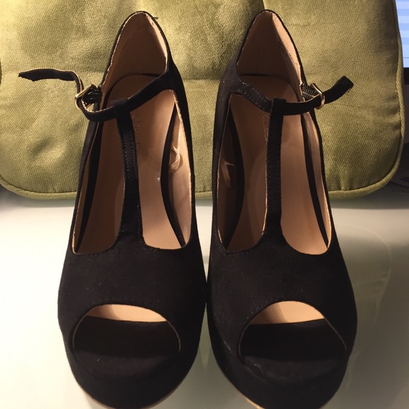 Black high heels - Picture 1 of 2