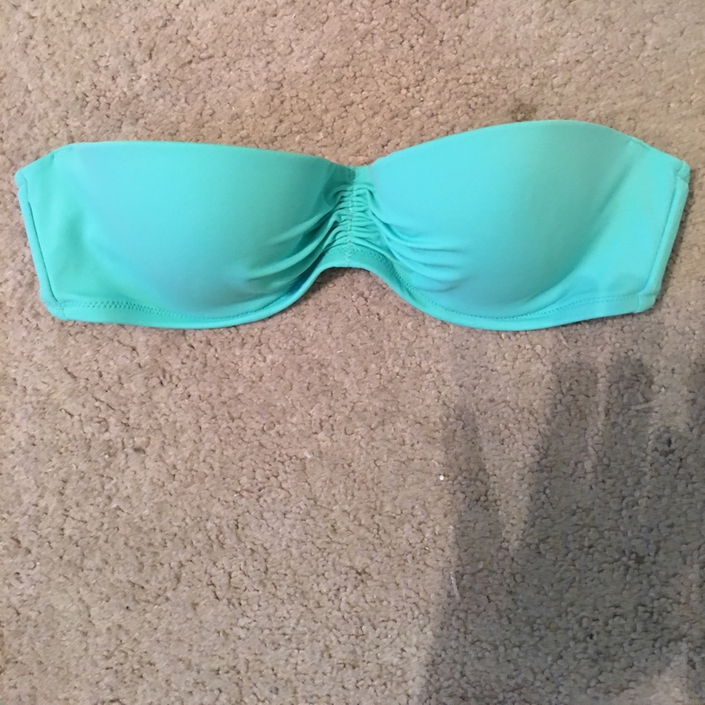 32 A Victoria's Secret bathing suit top