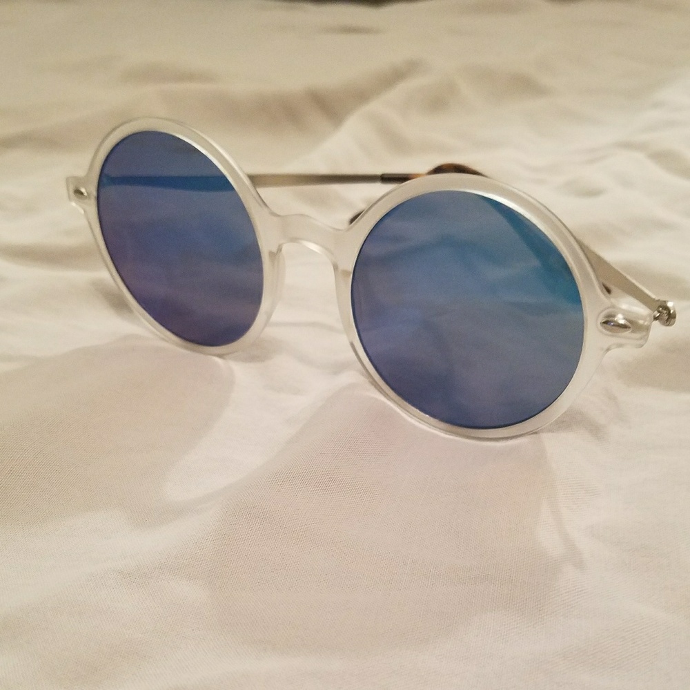 NWT Circle Sunglasses