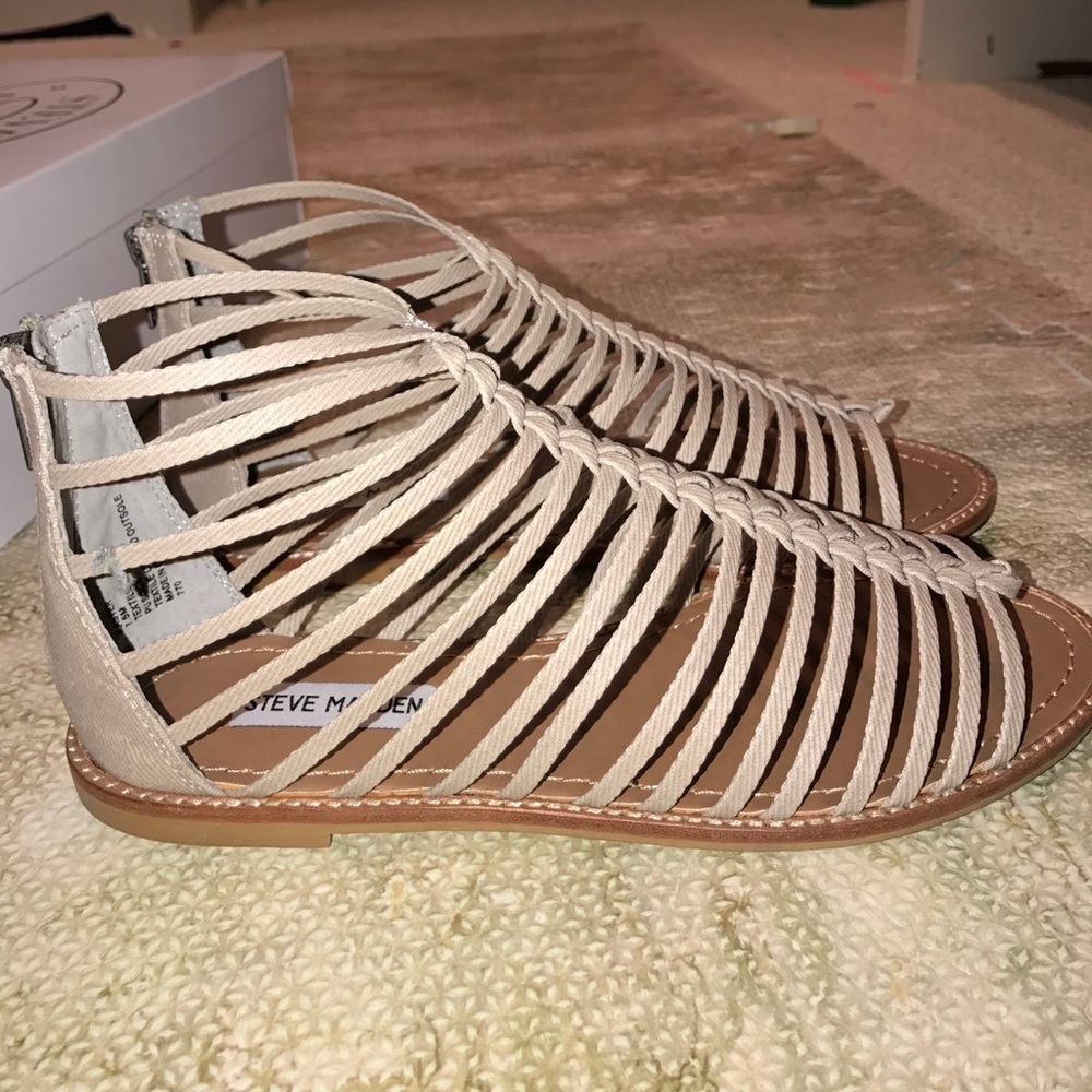 Strappy Steve Madden Sandals *** NEW