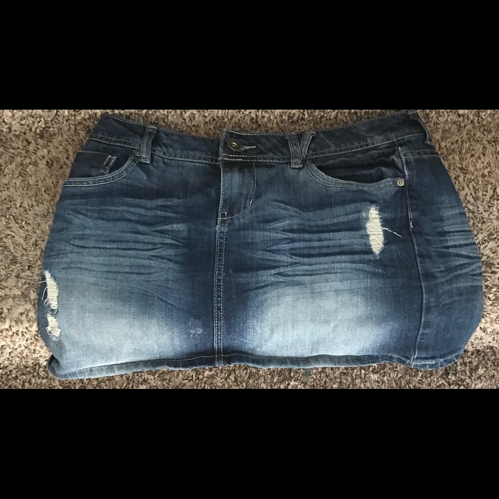 Forever 21 "damaged" Denim jean skirt