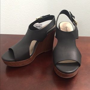 Women's Black cut out peep toe wedges