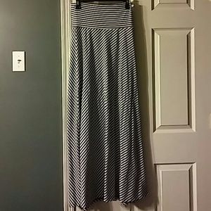 White and black maxi skirt