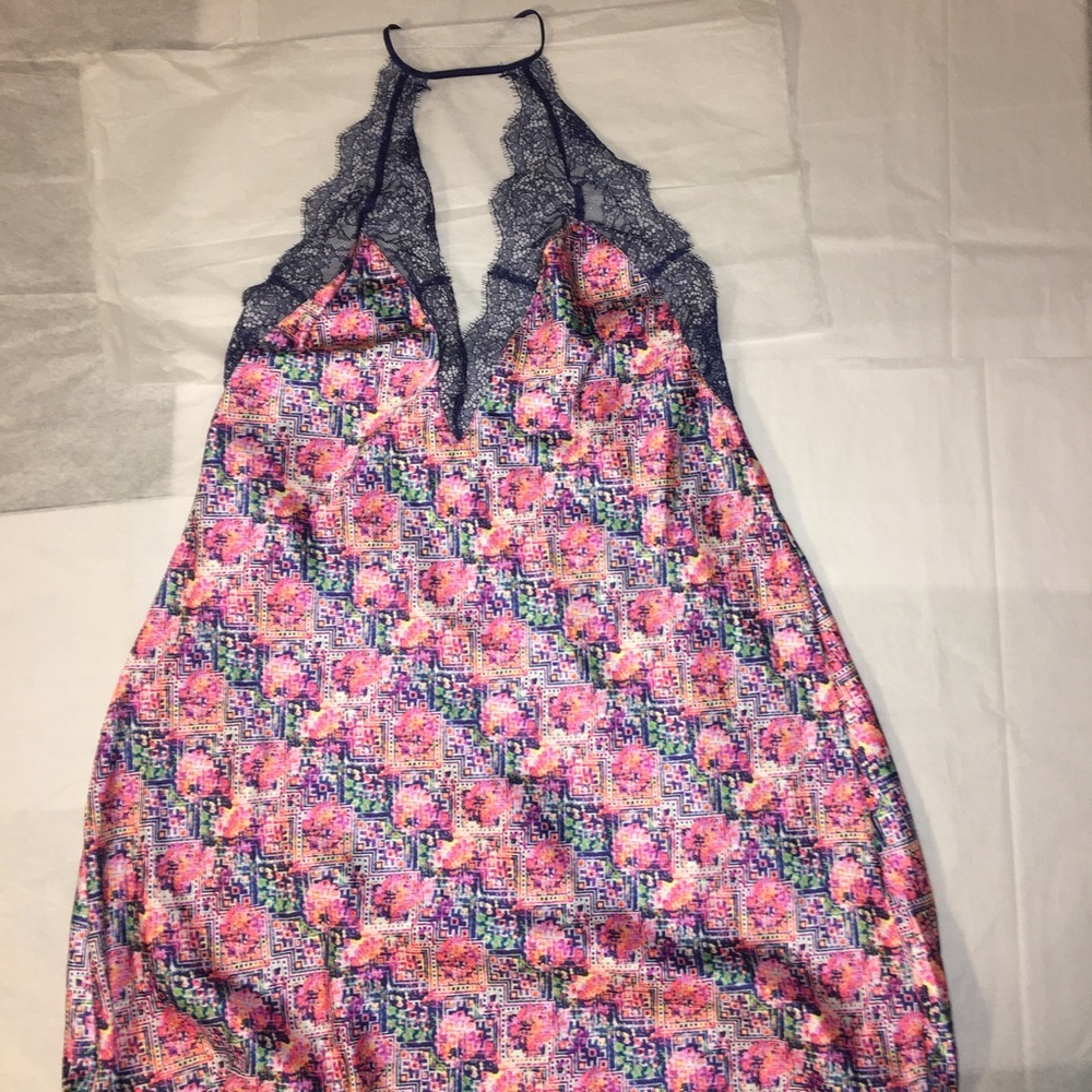 Victoria's Secret slip / nightgown - Picture 2 of 4
