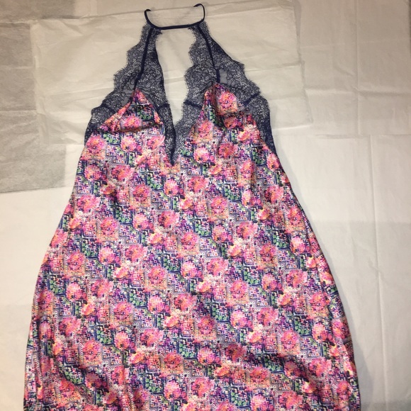 Victoria's Secret slip / nightgown - Picture 2 of 4