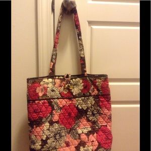 Vera Bradley Tote!!!!!!! Comes with Wristlet