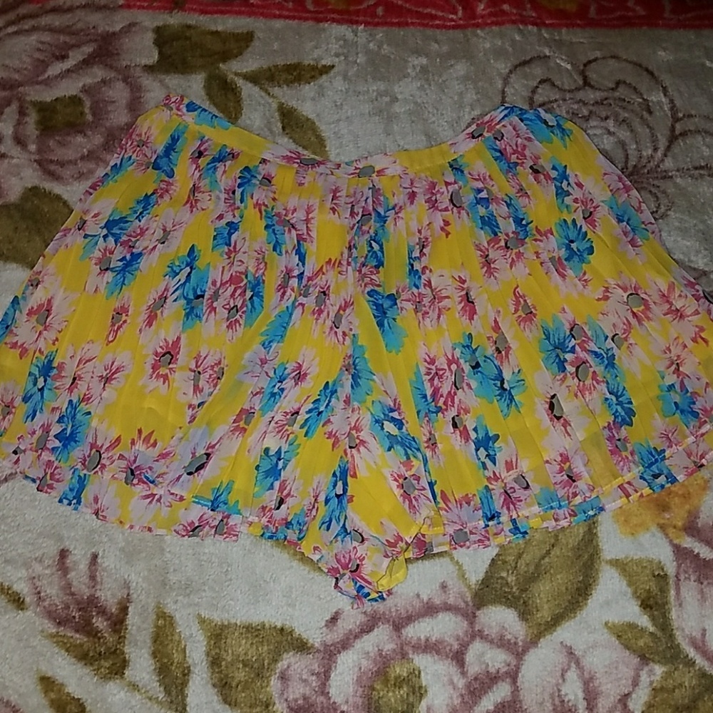 pleated short skirt