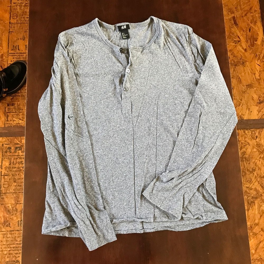 H&M grey shirt