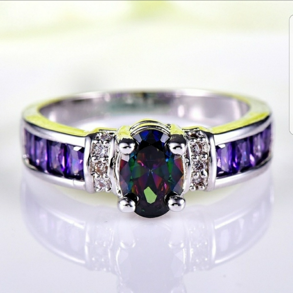 💜 OVAL CUT RING 💜 - Picture 2 of 3