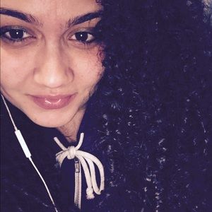 Meet your Posher, Yesenia