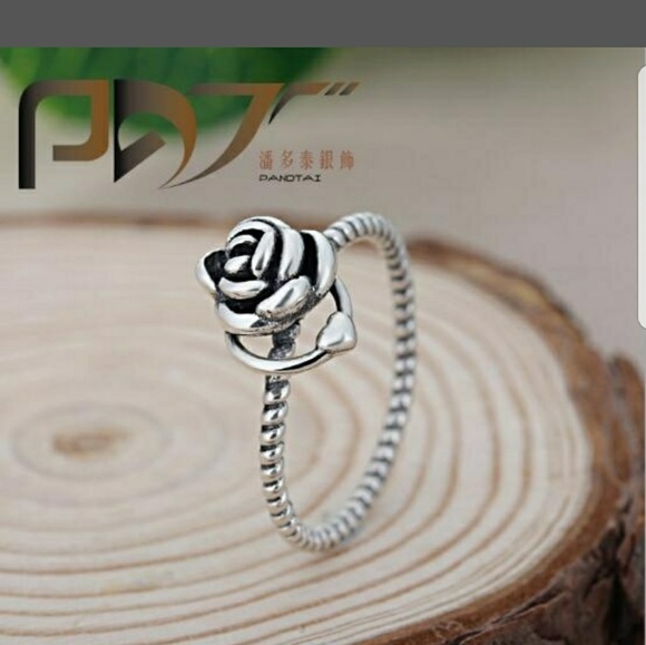 Jewelry - 🎁🌷🎄ROSE AND HEART RING 🌷