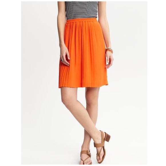 Banana Republic Dresses & Skirts - Banana Republic orange pleated skirt