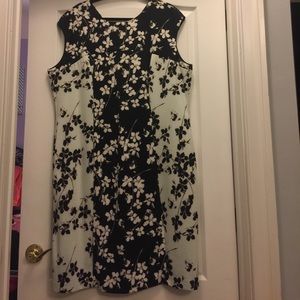Taylor woman size 20w sleeveless dress