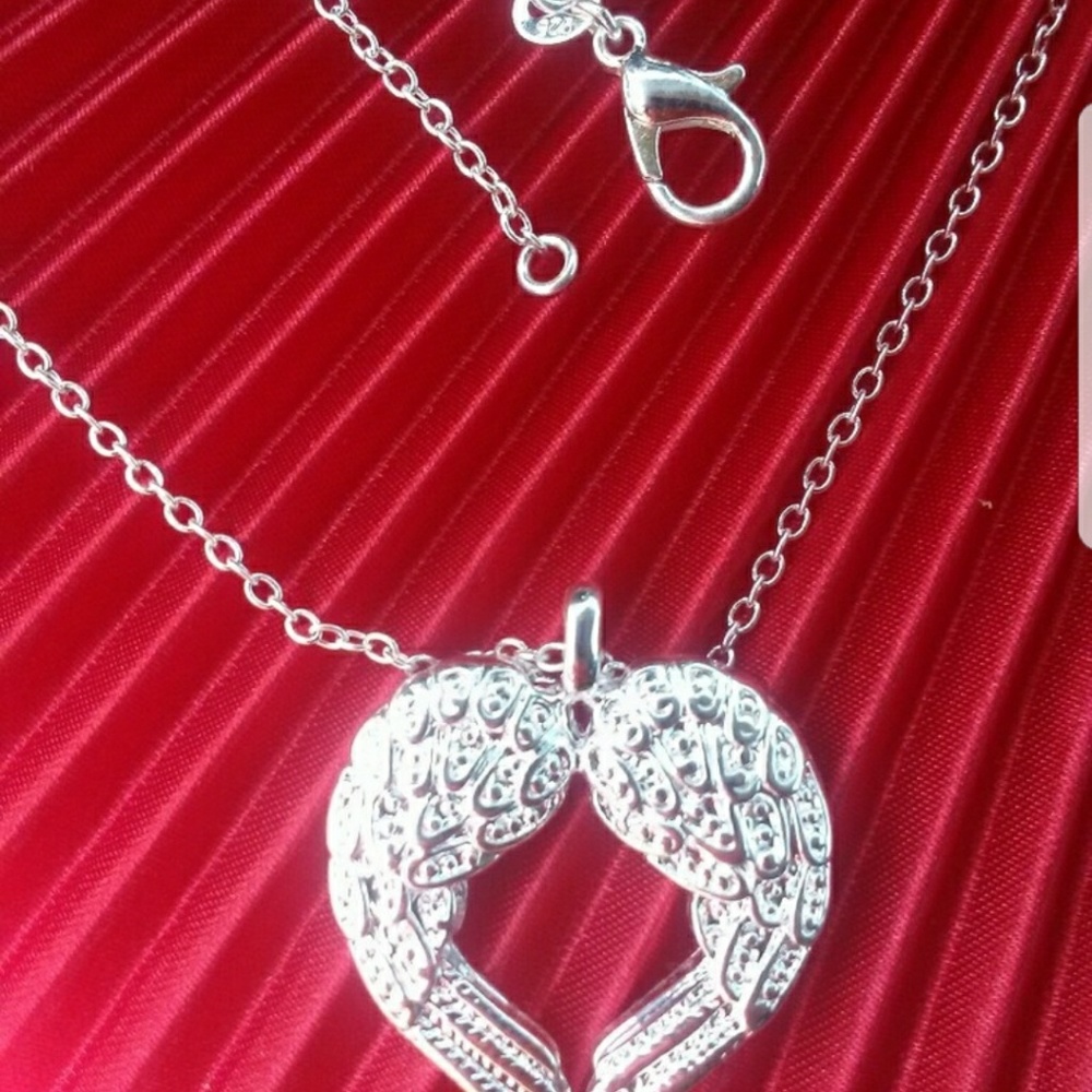 ❤ ANGLE WING NECKLACE ❤❤ - Picture 4 of 4