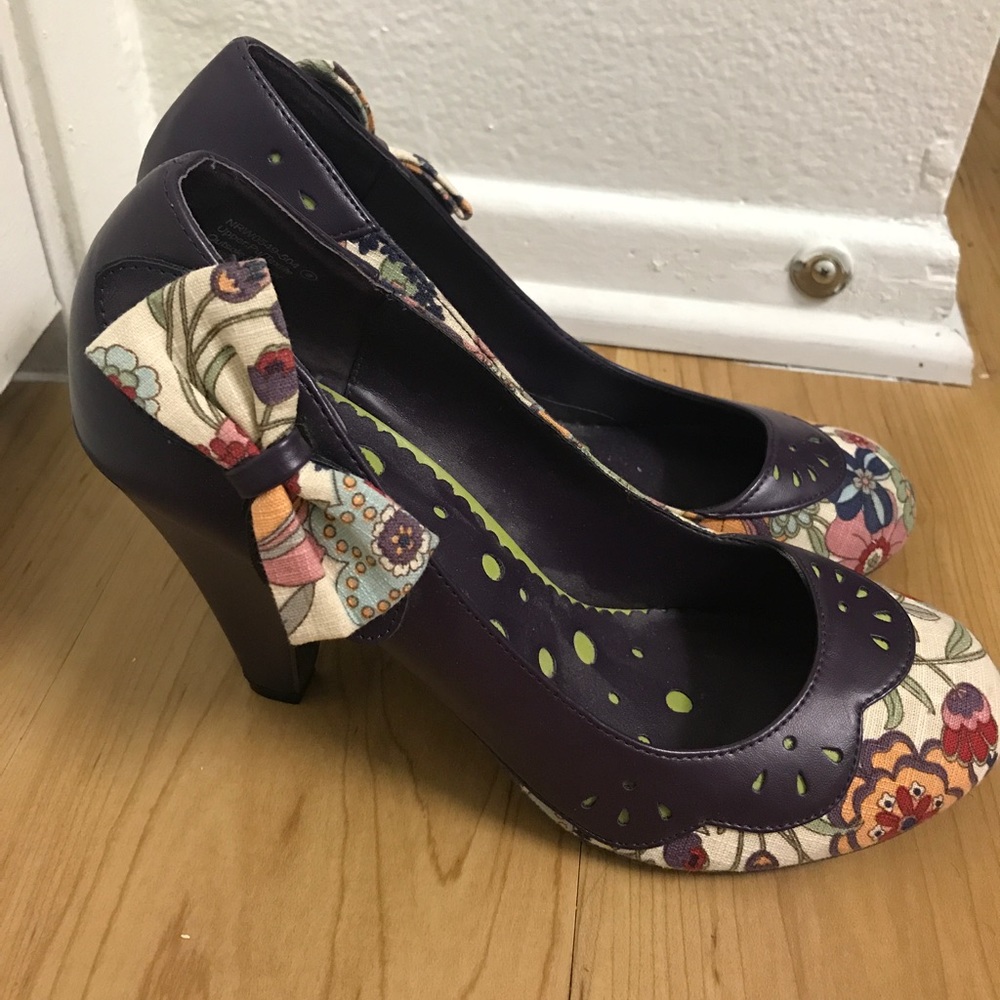Floral Bow Pumps