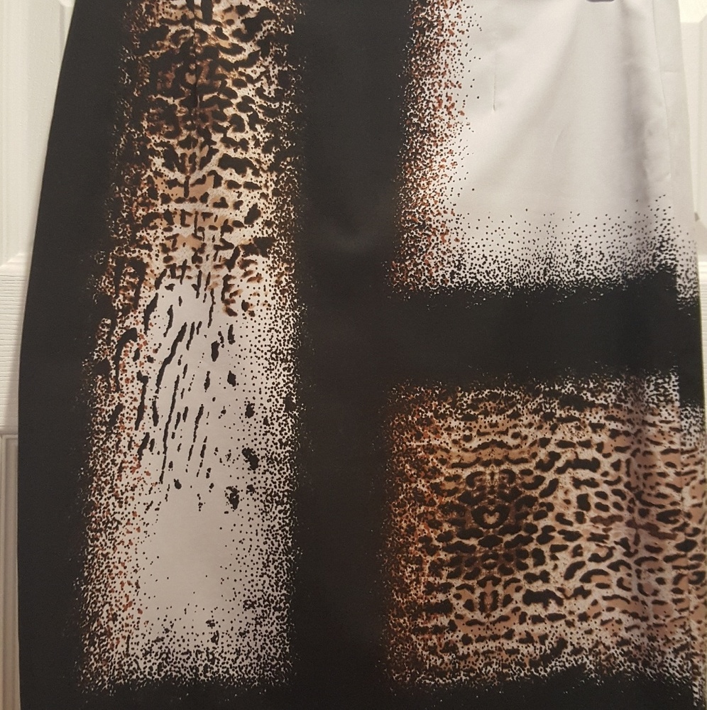 Kenneth Cole Colection knee lenght skirt.