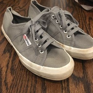 Grey supergas