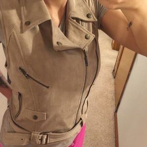 Guess Zip Up Vest Large