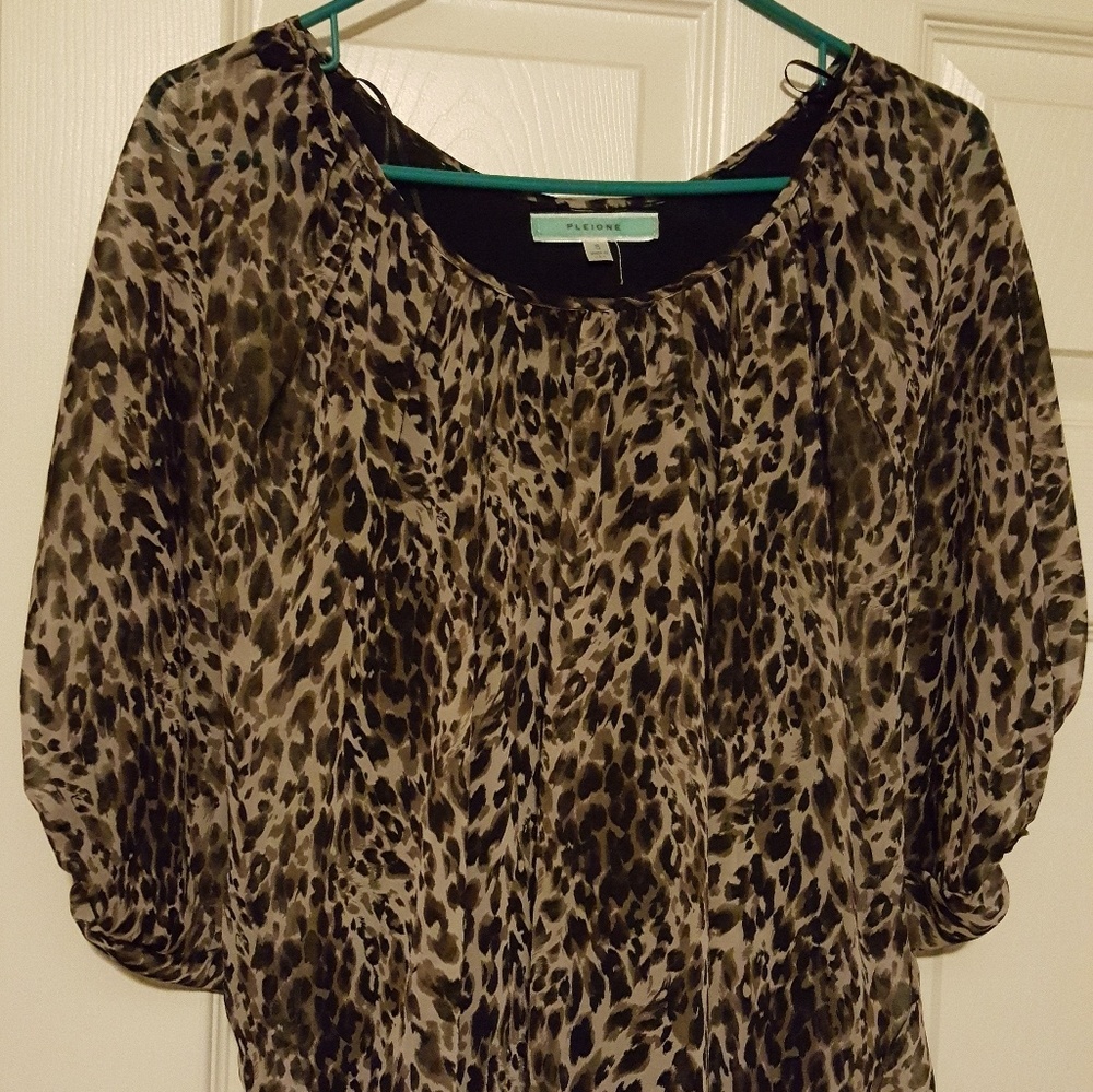 Leopard print quarter sleeve blouse