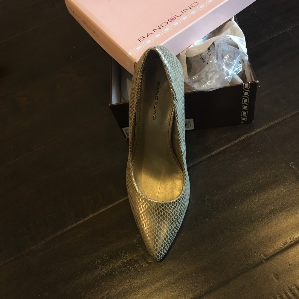 Brand New Adorable Gold Heels!