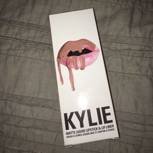 KYLIE matte lipstick & lip liner
