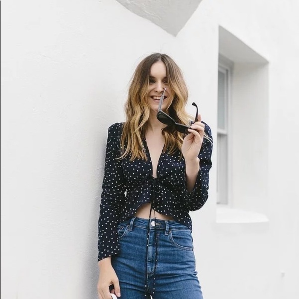 Star Print Tie-Up Blouse - Picture 5 of 8