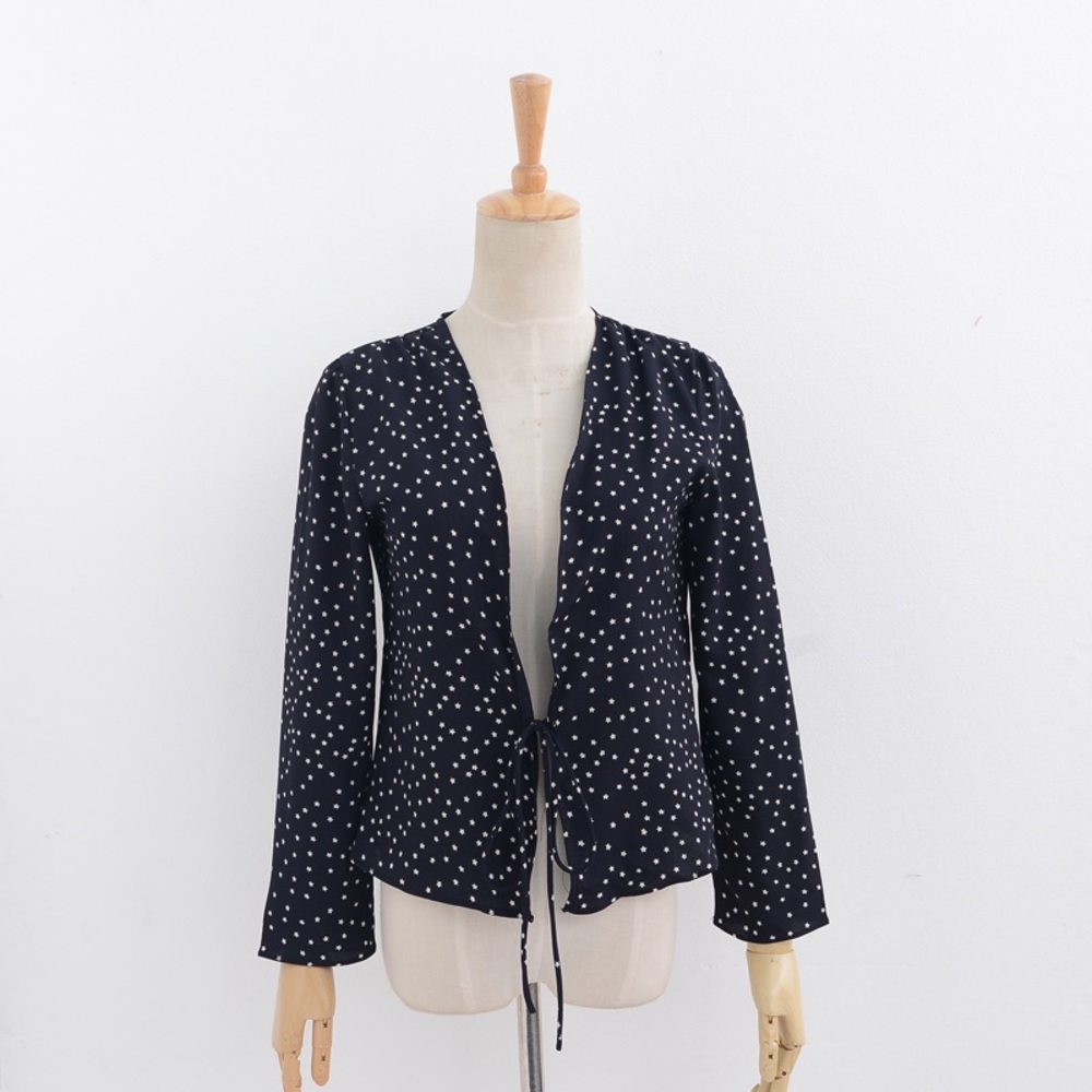 Star Print Tie-Up Blouse - Picture 6 of 8