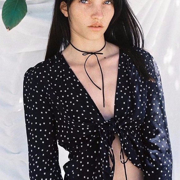 Star Print Tie-Up Blouse - Picture 2 of 8