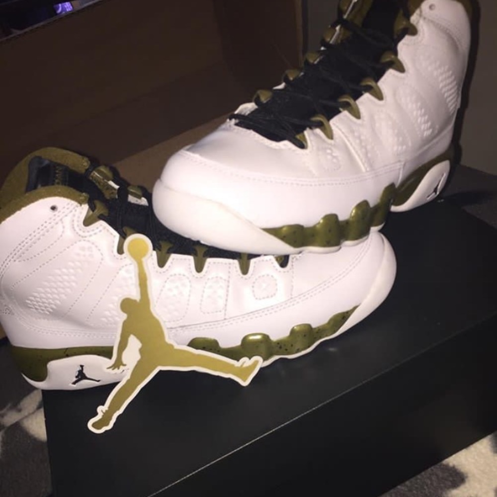 Jordan Retro 9 "Statue"