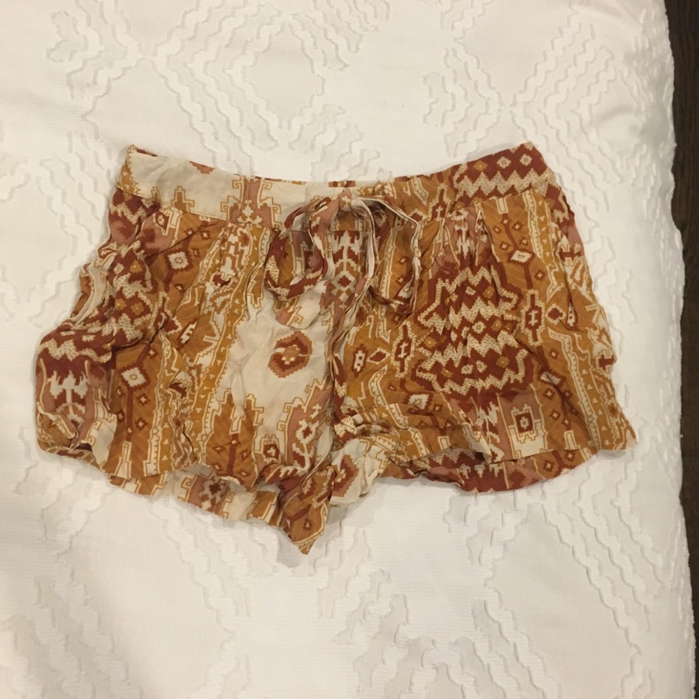 Patterned flowy shorts