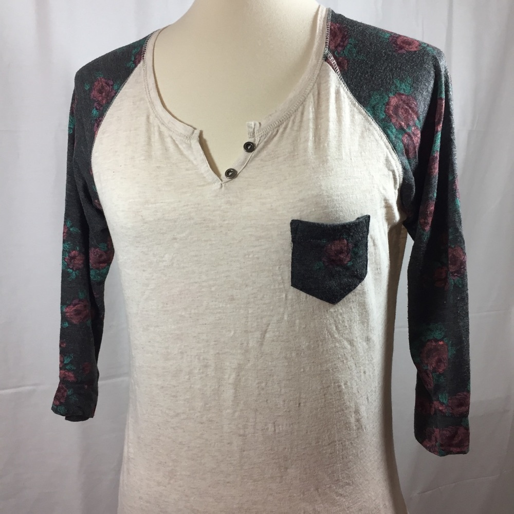 Rue 21 Medium Top - Picture 2 of 3