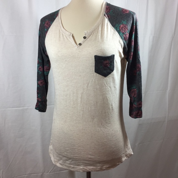 Rue 21 Medium Top - Picture 3 of 3