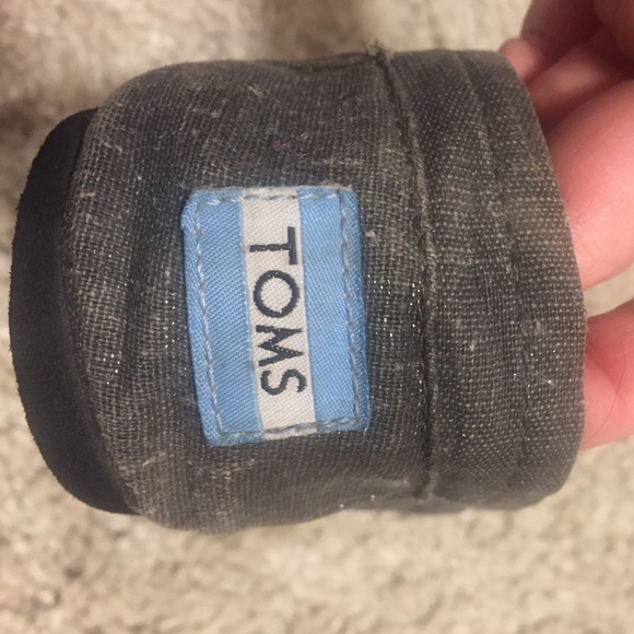 Gray TOMS - Picture 2 of 4