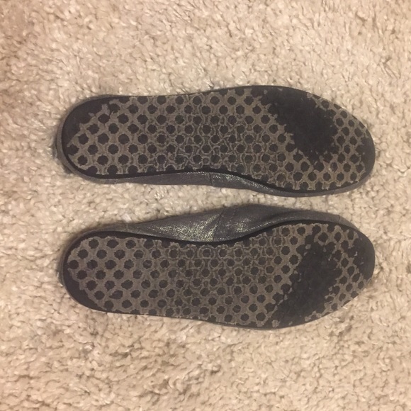 Gray TOMS - Picture 3 of 4