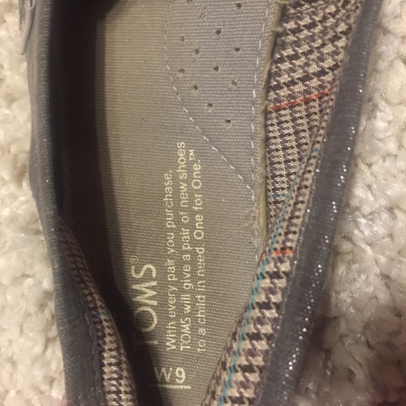 Gray TOMS - Picture 4 of 4