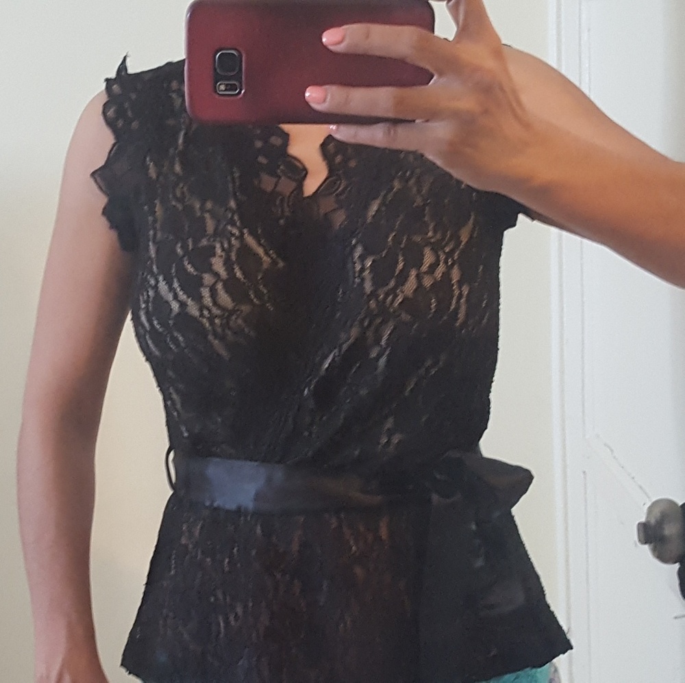Very cute lace sleeveless top