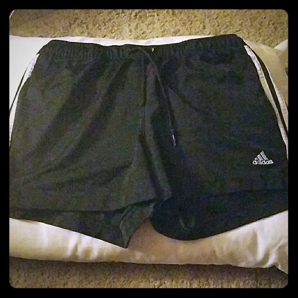 Women's Adidas shorts ( size medium)